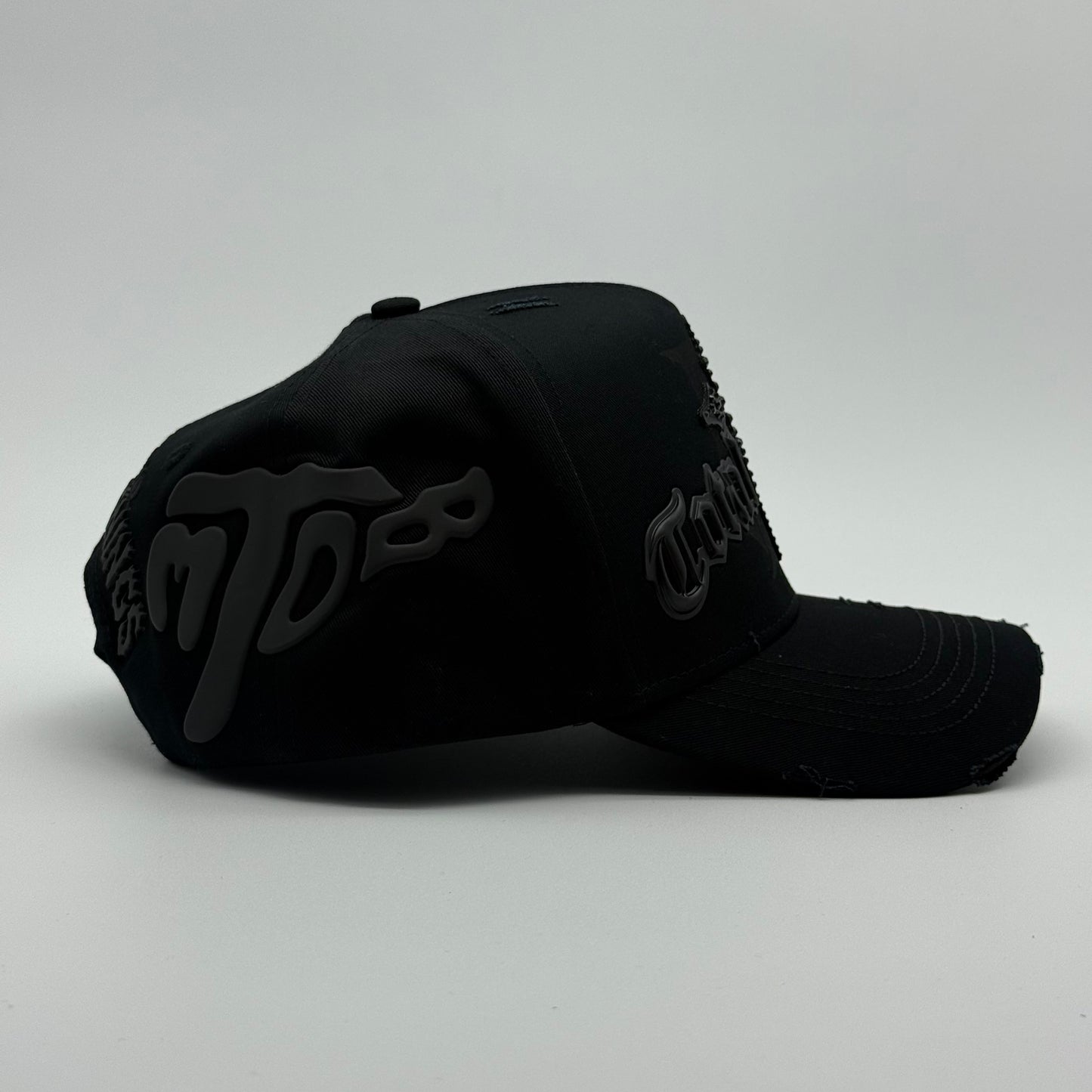 TOTAL BLACK