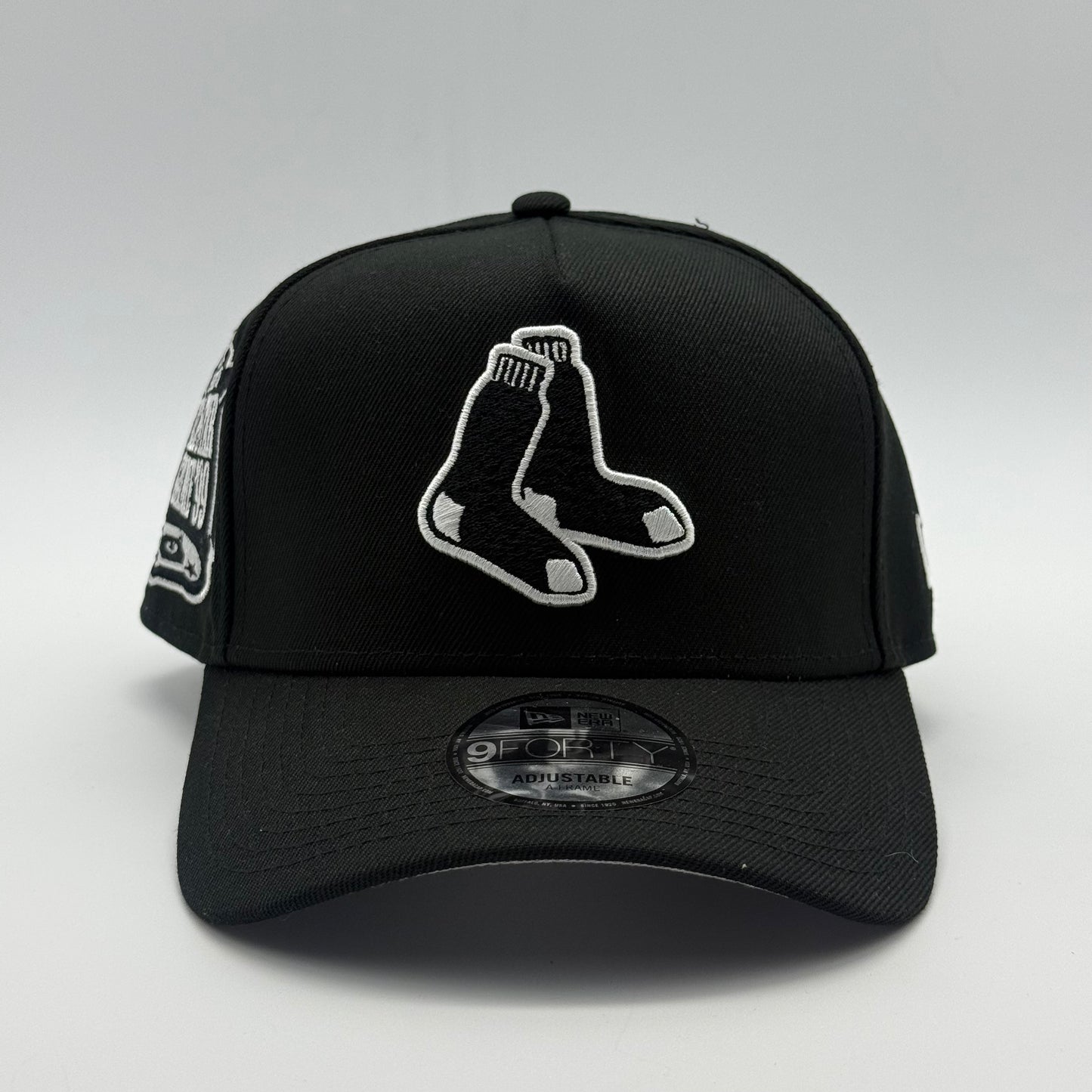BOSTON RED SOX 'BLACK AND WHITE' 9FORTY